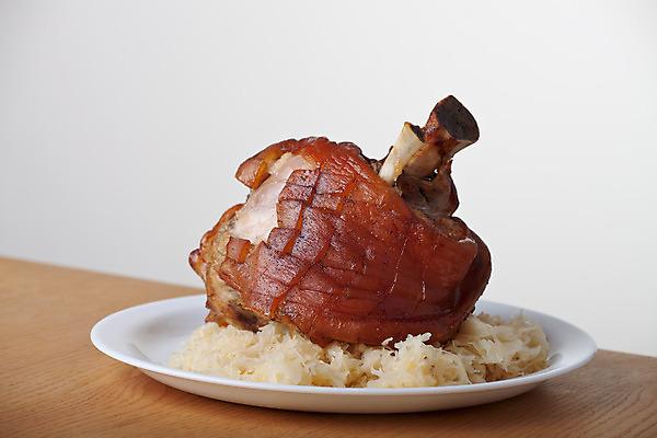 포토 JPG 해외이미지 접시 음식 백그라운드 채소 탁자 양파 뼈 육류 돼지고기 요리 사람없음 목재 저녁식사 당근 회색 껍질 돼지 그릴 굽기 먹기 피부 훈제 바이에른사람 해외202004 해외포토 나무 식기 컬러 가구 식재료 재료 포유류 모션 주방용품 뿌리채소 신체부위 식사 구이 파일형식 이미지허브