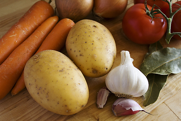 포토 JPG 해외이미지 웰빙 토마토 채소 양파 감자 마늘 사람없음 당근 신선 유기농 월계수 나무배경 해외202004 해외포토 백그라운드 뿌리채소 파일형식 이미지허브