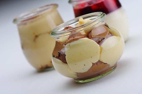 포토 JPG 해외이미지 실내 종류 사람없음 다양 세개 흰배경 푸딩 해외202004 해외포토 다수 백그라운드 디저트 3 내부 흰색 파일형식 이미지허브