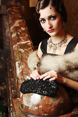 포토 JPG 해외이미지 백인 모델 응시 드레스 여자 유럽 생각 상상 동화 한명 앉기 유행 계단 검은색 화장품 화려 우아함 유혹 이발 신화 대각선 스타일 해외202004 해외포토 서양인 1 시선 옷 나라 선 컬러 컨셉 모션 사람 뷰티 파일형식 이미지허브