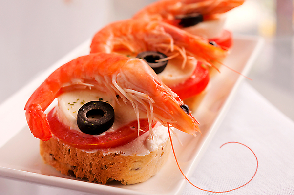 포토 JPG 해외이미지 1 디자인 빵 조개 치즈 새우 샌드위치 요리 사람없음 갈색 검은색 식사 저녁식사 샐러드 우아함 아침식사 작음 해산물 준비 올리브 이쑤시개 모짜렐라치즈 미니 브루스케타 빵가루 식용 전문 진짜 페스츄리 카피스페이스 해외202004 해외포토 열매 음식 컬러 컨셉 어패류 유제품 갑각류 공백 크기 파일형식 이미지허브