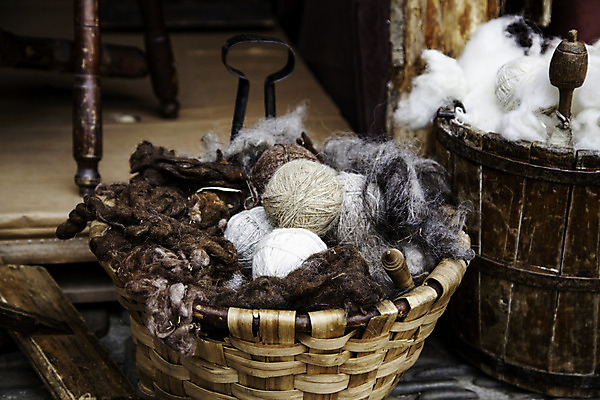 포토 JPG 해외이미지 전통 손 디자인 옷 여자 문화 여행 백그라운드 공장 자연 기술 미술 취미 사람없음 야외 목재 기계 카펫 장비 흰색 공구 시골 직물 면 업무 바퀴 실 제조 만들기 실타래 섬유 짜임 양모 구식 돌리기 옛날 줄서기 짜기 핸드메이드 해외202004 해외포토 나무 컬러 재료 공업 모션 문화예술 사람 신체부위 도구 작업 생태계 파일형식 이미지허브