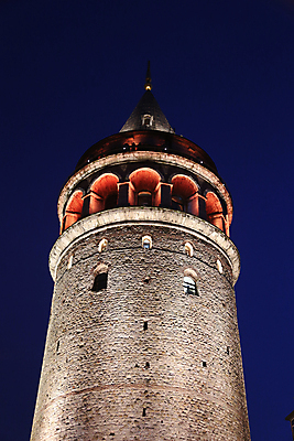 포토 JPG 해외이미지 여행 건축양식 창문 지붕 조명 이스탄불 사람없음 건물 탑 어둠 일몰 발코니 역사 야간 칠면조 옛날 해외202004 해외포토 자연요소 건축물 건축 조류 노을 파일형식 튀르키예 이미지허브