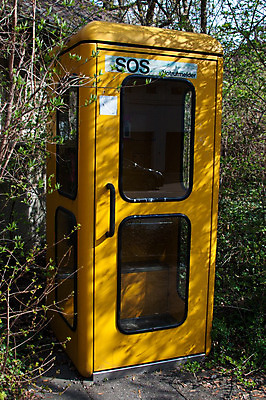 포토 JPG 해외이미지 전통 디자인 유럽 문화 여행 통신 창문 거리 독일 따뜻함 말하기 대화 사람없음 야외 초록색 스마트폰 상자 노란색 금속 긴급 도시 클래식 연결 전화기 부름 타운 일반 최초 부스 강렬 해외202004 해외포토 나라 컬러 컨셉 모션 재질 핸드폰 스마트기기 파일형식 이미지허브