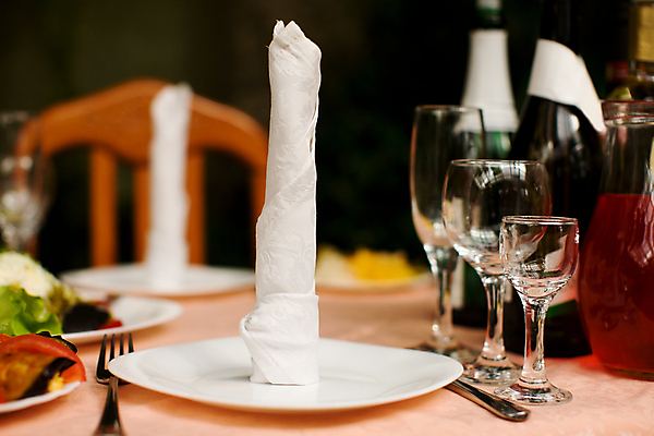 포토 JPG 해외이미지 접시 행복 안경 음료 음식 포크 탁자 휴가 실내 이벤트 사람없음 파티 식당 저녁식사 카페 식탁보 흰색 축하 투명 칼 맛 샴페인 냅킨 강렬 해외202004 해외포토 식기 잡화 감정 컬러 가구 컨셉 주류 내부 상점 식사 파일형식 이미지허브