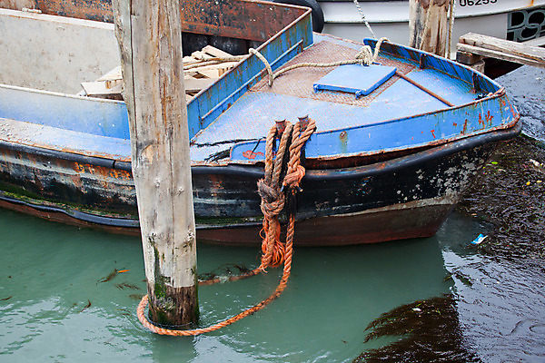 포토 JPG 해외이미지 바다 교통시설 하늘 사람없음 목재 물 파란색 햇빛 태양 갈색 손상 회색 화물 쓰레기통 구멍 보트 고독 큼 가슴 사건 버리기 싱크대 활 해군 천국 깨짐 옛날 혼자 유일 해외202004 해외포토 자연요소 나무 감정 컬러 교통 컨셉 배_교통 재료 모션 군대 신체부위 운송업 크기 개수대 시설 파일형식 이미지허브