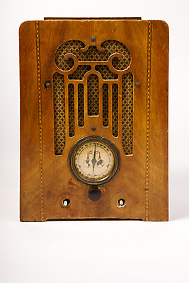 포토 JPG 해외이미지 디자인 음악 가구 백그라운드 사람없음 목재 세로 전자제품 세트 성당 장비 수확 골동품 클래식 볼륨 상품 수집 라디오 복고 오디오 방송 튜브 다이얼 고딕 고립 그런지 깨짐 옛날 스타일 해외202004 해외포토 나무 생활용품 컨셉 농업 재료 종교건축 문화예술 파일형식 이미지허브