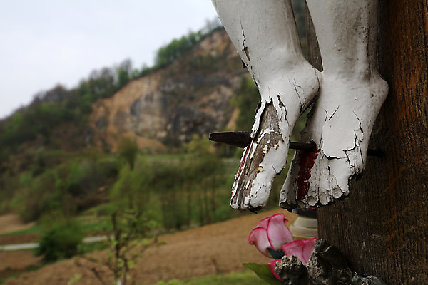 포토 JPG 해외이미지 기독교 종교 조각 여행 십자가 부활절 사람없음 조각상 교회 믿음 희망 천주교 기도 죽음 예수 영혼 황금 축복 심볼 리더 신성 희생 천국 크로아티아 부족 신앙심 웅장함 해외202004 해외포토 기념일 감정 유럽 컨셉 종교건축 건물 조형물 신_종교 파일형식 이미지허브