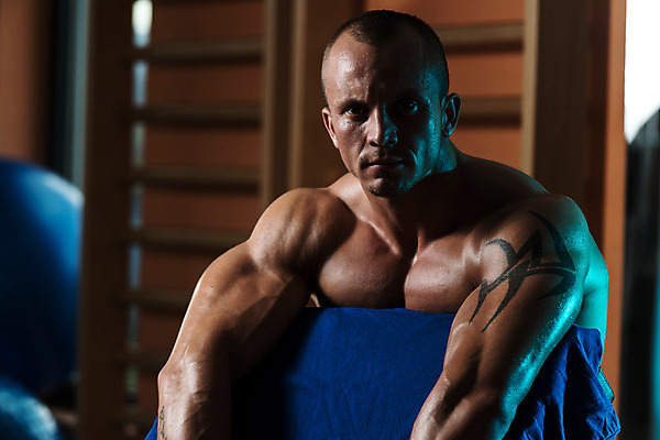 포토 JPG 해외이미지 백인 라이프스타일 웰빙 남자 스포츠 청소년 휴식 실내 건강 한명 성인 신체부위 운동 강사 스트레칭 활발 아령 헬스장 무게 웨이트트레이닝 보디빌딩 체육관 근육질 복근 해외202004 해외포토 서양인 직업 1 컨셉 근육 사람 내부 생활 헬스 몸매 파일형식 이미지허브