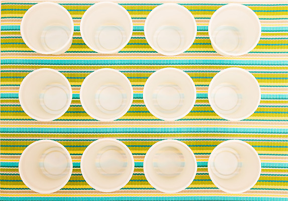 포토 JPG 해외이미지 커피 음료 백그라운드 사람없음 컵 초록색 파란색 노란색 재활용 머그컵 흰색 커피잔 일회용 컨테이너 플라스틱 테이크아웃 터키석 텀블러 테이크아웃컵 해외202004 해외포토 식기 산업 컬러 재질 잔 보석 친환경 파일형식 이미지허브