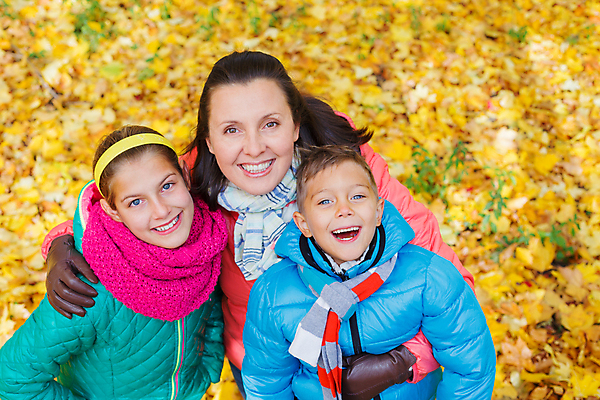 포토 JPG 해외이미지 백인 커플 공원 여자 딸 행복 감정 아들 얼굴 어린이 백그라운드 잎 가족 자연 놀이 엄마 휴식 함께함 사랑 사람 소년 성인 야외 세명 청춘 노란색 우정 기쁨 가을 흰색 아기 4 황금 긍정 거짓말 안락 해외202004 해외포토 서양인 식물 계절 공공시설 남자 컬러 컨셉 관계 신체부위 친구 숫자 생태계 파일형식 이미지허브