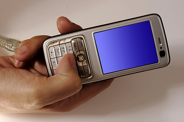 포토 JPG 해외이미지 손 비즈니스 통신 모바일 경사 사람없음 파란색 전자제품 스마트폰 숫자 금속 전화기 오브젝트 하이테크 부름 다이얼 소통 해외202004 해외포토 문자 컬러 컨셉 모션 재질 기술 신체부위 핸드폰 스마트기기 파일형식 이미지허브