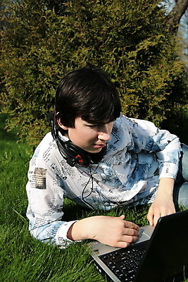 포토 JPG 해외이미지 학생 교육 어린이 컨셉 인터넷 학교 청소년 놀이 미래 주택 아이디어 기술 한명 사람 소년 노트북 전자제품 컴퓨터 헤드폰 자료 터치 환자 정보 게임 타이핑 업무 가르침 서핑 연결 서퍼 타입 추적 신분증 인내 탐지 획기적 해외202004 해외포토 1 남자 음향기기 의학 모션 운동선수 건물 수상스포츠 작업 증명서 파일형식 이미지허브