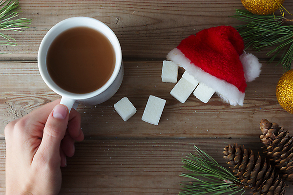 포토 JPG 해외이미지 접시 손 행복 커피 음료 음식 크리스마스 겨울 공 탁자 새로움 털 따뜻함 사람없음 목재 장식 컵 빨간색 산타클로스 갈색 평화 식사 나뭇가지 잡기 소나무 차 아침식사 저녁 12월 설탕 연도 5 전나무 원뿔 정물화 캡모자 클라우스 해외202004 해외포토 도형 나무 모자_잡화 식기 계절 기념일 감정 컬러 가구 컨셉 재료 모션 신체부위 숫자 날짜 야간 그림 파일형식 이미지허브