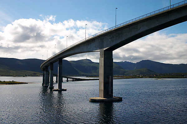 포토 JPG 해외이미지 구름 바다 곡선 건축양식 산 노르웨이 풍경 사람없음 건물 햇빛 굴곡 스칸디나비아 해외202004 해외포토 자연요소 건축물 건축 유럽 선 태양 파일형식 이미지허브