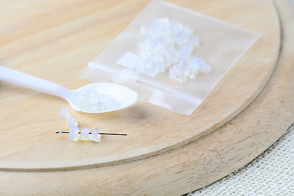 포토 JPG 해외이미지 디자인 여자 백그라운드 패턴 목걸이 장신구 유리 창조 선물 미술 취미 사람없음 목재 장식 초록색 파란색 세트 컬러풀 유행 바위 흰색 도구 원형 작업실 상품 보석 수집 구슬 오브젝트 만들기 수공예 고립 구슬장식 엘리먼트 핸드메이드 스타일 해외202004 해외포토 도형 나무 컬러 무늬 재료 모션 재질 문화예술 사람 돌_바위 광석 공예 파일형식 이미지허브