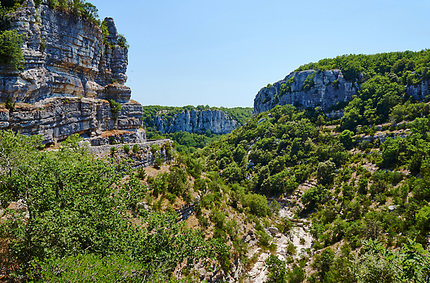포토 JPG 해외이미지 나무 식물 유럽 도로 하늘 사람없음 강 골짜기 프랑스 바위 숲 층 해외202004 해외포토 나라 길 교통시설 자연 돌_바위 파일형식 이미지허브