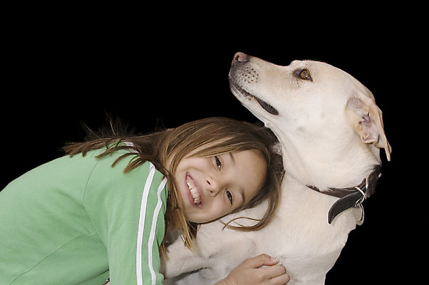 포토 JPG 해외이미지 백인 행복 어린이 휴식 관리 한명 10대 머리 개 치아 래브라도리트리버 어깨 해외202004 해외포토 서양인 1 감정 컨셉 포유류 청소년 사람 신체부위 소화기관 리트리버 파일형식 이미지허브