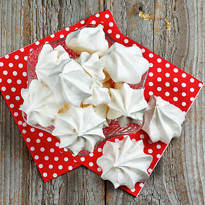 포토 JPG 해외이미지 서양음식 실내 사람없음 하이앵글 쿠키 달콤 냅킨 유리그릇 머랭 나무배경 해외202004 머랭쿠키 해외포토 그릇 음식 뷰포인트 백그라운드 유리 디저트 내부 맛 파일형식 이미지허브