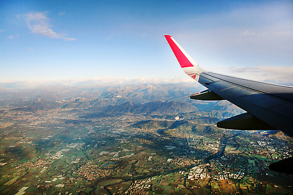 포토 JPG 해외이미지 나무 지구 호수 하늘 비행기 안테나 잔디 사람없음 초록색 물 파란색 강 비행 오픈 파일럿 땅 타운 기어 대패 서쪽 착륙 수평선 해외202004 해외포토 자연요소 식물 직업 컬러 통신 항공교통 대중교통 도시 방향 파일형식 이미지허브