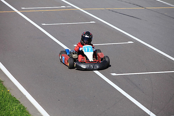 포토 JPG 해외이미지 도로 포즈 모션 자동차 성공 사람없음 경쟁 운전 우승 끝 승차 헬멧 위험 속도 추적 라이더 레이서 해외202004 해외포토 길 육상교통 컨셉 교통시설 최고 보호장비 파일형식 이미지허브