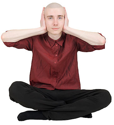 포토 JPG 해외이미지 손 응시 남자 얼굴 백그라운드 컨셉 셔츠 양말 손바닥 말하기 한명 머리 검은색 듣기 흰색 닫기 귀 비전 대머리 교차 나쁜 고립 해외202004 해외포토 1 헤어스타일 시선 컬러 상의 모션 사람 신체부위 파일형식 이미지허브