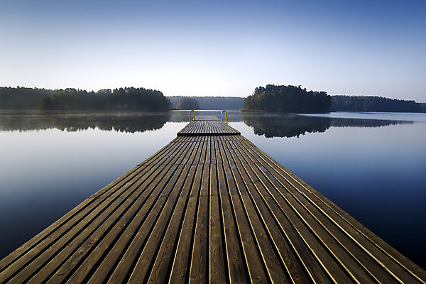 포토 JPG 해외이미지 호수 자연 아침 풍경 사람없음 목재 물 파란색 항구 방파제 수평선 해외202004 해외포토 주간 자연요소 나무 공공시설 컬러 재료 교통시설 생태계 파일형식 이미지허브