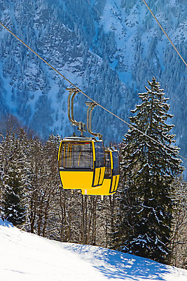 포토 JPG 해외이미지 나무 구름 라이프스타일 유럽 지구 여행 겨울 자연 하늘 스키 산 그림자 풍경 사람없음 야외 파란색 태양 평화 맑음 얼음 추위 흰색 황무지 고급 숲 크리스탈 가루 스위스 서리 알프스 썰매 썰매타기 절정 파라다이스 눈내림 해외202004 해외포토 자연요소 식물 계절 나라 컬러 컨셉 날씨 겨울스포츠 눈_날씨 생활 전통놀이 광석 생태계 파일형식 이미지허브