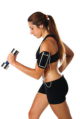 포토 JPG 해외이미지 라이프스타일 스포츠 이어폰 신체 근육 모바일 건강 한명 스마트폰 핸드폰 운동복 운동 숫자 스크린 아령 장비 에너지 무게 날씬함 연습 체육관 칼로리 팔 고립 돌봄 바디케어 이두근 적자 해외202004 해외포토 문자 1 옷 음향기기 모션 사람 생활 신체부위 전자제품 스마트기기 몸매 파일형식 이미지허브