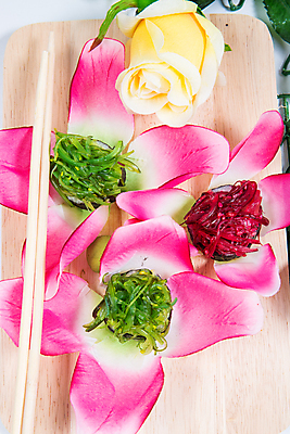 포토 JPG 해외이미지 전통 접시 아시아 문화 음식 바다 잎 다이어트 채소 밥 오이 건강 어류 요리 동양인 사람없음 주방 식당 일본 식사 저녁식사 초밥 신선 해조류 맛 고추냉이 참치 먹기 장어 레몬 해산물 준비 롤 연어 모음 아보카도 점심식사 일본음식 해외202004 해외포토 식물 식기 나라 컨셉 과일 모션 인종 한글 상점 수중동물 양념 해양식물 파일형식 이미지허브