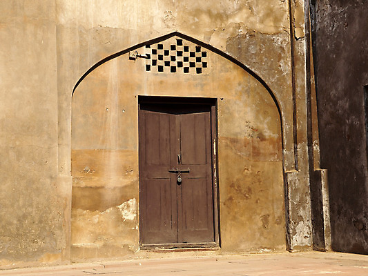 포토 JPG 해외이미지 전통 문화 벽 여행 건축양식 벽돌 자물쇠 파노라마 사람없음 건물 목재 빨간색 세계 여행객 문 성 중세 역사 재산 큼 이슬람교 땅 인도인 잠금 대문 사암 천연기념물 아그라 제국 해외202004 해외포토 외국인 나무 건축물 건축 종교 컬러 재료 촬영기법 사람 동양인 금융 돌_바위 크기 보안 파일형식 이미지허브