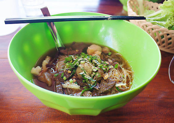 포토 JPG 해외이미지 전통 접시 아시아 문화 음식 백그라운드 다이어트 채소 재료 태국 고추 밥 건강 마늘 육류 요리 동양인 사람없음 빨간색 식사 저녁식사 중국 소고기 흰색 신선 사발 닫기 수프 국수 매움 슬라이스 라임 바질 해외202004 해외포토 식기 나라 컬러 과일 식재료 모션 인종 면류 사기그릇 맛 파일형식 이미지허브