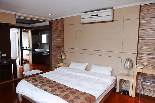 포토 JPG 해외이미지 직업 디자인 선 호텔 휴가 휴식 사람없음 내부 목재 장식 일본 방 침대 휴양지 스타일 해외202004 해외포토 나무 아시아 가구 컨셉 재료 숙소 장소 파일형식 이미지허브