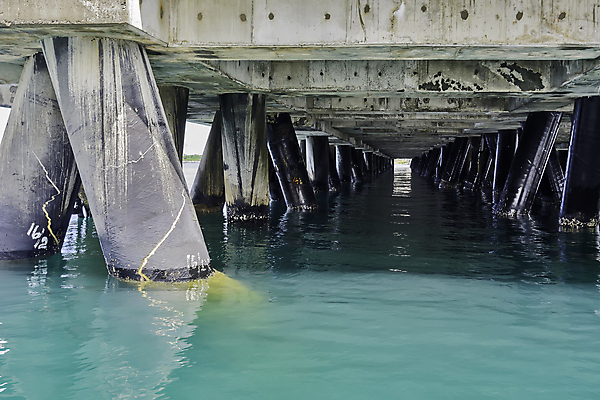 포토 JPG 해외이미지 바다 여행 사람없음 물 항구 기둥 방파제 터키석 해외202004 해외포토 자연요소 공공시설 건축 교통시설 보석 파일형식 이미지허브