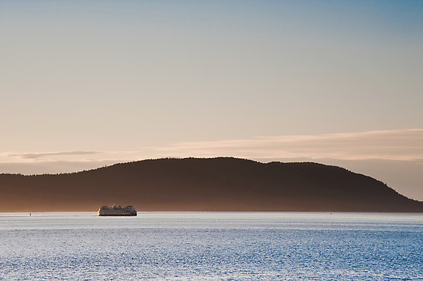 포토 JPG 해외이미지 섬 여행 교통시설 자연 풍경 사람없음 야외 물 미국 소리 황혼 일몰 보트 크루즈 묘사 언덕 태평양 시애틀 워싱턴 해외202004 해외포토 자연요소 바다 교통 북아메리카 배_교통 노을 시설 생태계 파일형식 이미지허브