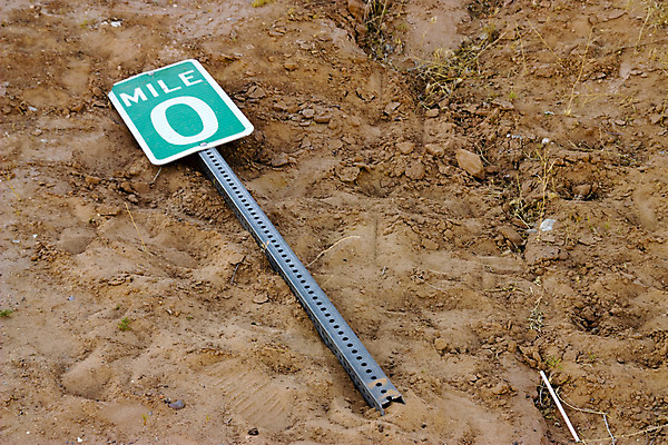 포토 JPG 해외이미지 여행 지도 거리 건조 사람없음 골짜기 미국 사막 신호 사암 애리조나 종료 서쪽 해외202004 해외포토 북아메리카 자연 돌_바위 방향 파일형식 이미지허브