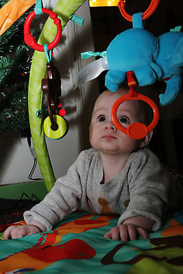 포토 JPG 해외이미지 행복 얼굴 어린이 놀이 건강 한명 사람 장난감 성장 게임 아기 닫기 달콤 호기심 결백 해외202004 해외포토 1 감정 컨셉 모션 신체부위 맛 파일형식 이미지허브