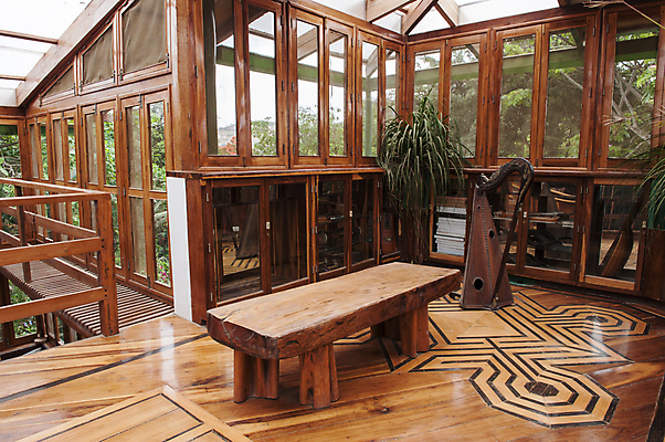 포토 JPG 해외이미지 전통 디자인 가구 거실 의자 건축양식 유리 탁자 휴식 주택 사람없음 내부 목재 소파 방 시골 재산 우아함 오두막 대나무 에콰도르 리빙 내추럴 진짜 스타일 해외202004 해외포토 나무 건축 생활용품 컨셉 재료 재질 건물 금융 남아메리카 파일형식 이미지허브