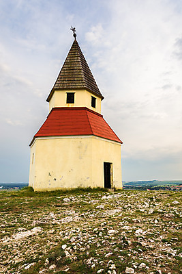 포토 JPG 해외이미지 구름 기독교 종교 문화 벽 건축양식 하늘 아침 지붕 풍경 사람없음 야외 건물 초록색 파란색 교회 바위 사찰 역사 저녁 먹이 언덕 신성 흐림 슬로바키아 신앙심 옛날 해외202004 해외포토 주간 자연요소 건축물 건축 유럽 컬러 종교건축 날씨 돌_바위 야간 파일형식 이미지허브