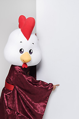 포토 JPG 스튜디오촬영 남자 벽 결혼 새해 사각프레임 실내 한명 서기 상반신 앞모습 30대 가리킴 닭띠 닭 한복 전통혼례 닭캐릭터 혼례복 닭머리 동물탈 인형탈 성인남자한명만 정유년 국내포토 1 한국전통 뷰포인트 동물캐릭터 모션 조류 프레임 사람 손짓 이벤트 내부 장년 사각형 십이지신 전통의상 전통의례 탈 남자한명만 성인남자만 파일형식 2017년