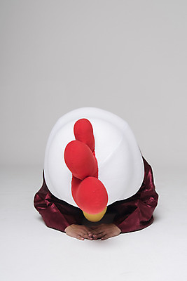 포토 JPG 스튜디오촬영 남자 결혼 새해 실내 한명 상반신 앞모습 30대 닭띠 닭 한복 전통혼례 세배 닭캐릭터 손모으기 혼례복 닭머리 동물탈 인형탈 큰절 성인남자한명만 정유년 국내포토 1 한국전통 뷰포인트 동물캐릭터 조류 사람 손짓 이벤트 내부 장년 십이지신 절_인사 전통의상 전통의례 탈 남자한명만 성인남자만 파일형식 2017년