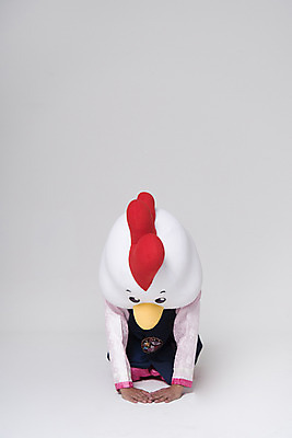 포토 JPG 스튜디오촬영 남자 새해 실내 한명 상반신 앞모습 30대 닭띠 닭 한복 세배 닭캐릭터 닭머리 동물탈 인형탈 큰절 성인남자한명만 정유년 국내포토 1 한국전통 뷰포인트 동물캐릭터 조류 사람 내부 장년 십이지신 절_인사 전통의상 탈 남자한명만 성인남자만 파일형식 2017년