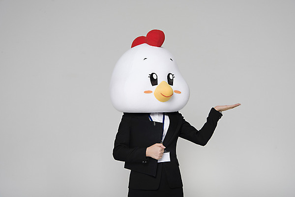 포토 JPG 스튜디오촬영 여자 새해 실내 한명 들기 정장 손짓 상반신 앞모습 30대 닭띠 닭 비즈니스우먼 닭캐릭터 결제서류 닭머리 동물탈 인형탈 성인여자한명만 정유년 국내포토 1 옷 뷰포인트 동물캐릭터 비즈니스 모션 조류 사람 내부 장년 십이지신 직장인 문서 탈 여자한명만 성인여자만 파일형식 2017년