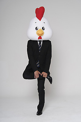 포토 JPG 스튜디오촬영 전신 남자 새해 실내 한명 정장 앞모습 30대 닭띠 닭 비즈니스맨 닭캐릭터 닭싸움 닭머리 동물탈 인형탈 성인남자한명만 정유년 국내포토 1 옷 뷰포인트 동물캐릭터 비즈니스 조류 사람 내부 장년 십이지신 직장인 싸움 탈 남자한명만 성인남자만 파일형식 2017년