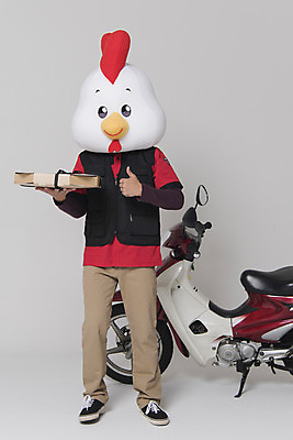 포토 JPG 스튜디오촬영 전신 남자 새해 피자 실내 한명 서기 들기 앞모습 30대 오토바이 닭띠 닭 배달원 종업원 닭캐릭터 닭머리 동물탈 인형탈 피자배달원 성인남자한명만 정유년 국내포토 직업 1 뷰포인트 동물캐릭터 모션 조류 패스트푸드 서양음식 사람 내부 장년 바이크 십이지신 탈 남자한명만 성인남자만 파일형식 2017년