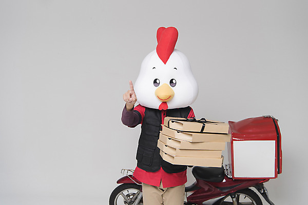 포토 JPG 스튜디오촬영 남자 새해 피자 실내 한명 들기 상반신 앞모습 30대 오토바이 닭띠 닭 배달원 종업원 닭캐릭터 닭머리 동물탈 인형탈 피자배달원 성인남자한명만 정유년 국내포토 직업 1 뷰포인트 동물캐릭터 모션 조류 패스트푸드 서양음식 사람 내부 장년 바이크 십이지신 탈 남자한명만 성인남자만 파일형식 2017년