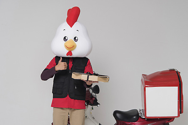 포토 JPG 스튜디오촬영 남자 새해 피자 실내 한명 들기 상반신 앞모습 30대 오토바이 닭띠 닭 최고 배달원 종업원 닭캐릭터 닭머리 동물탈 인형탈 피자배달원 성인남자한명만 정유년 국내포토 직업 1 뷰포인트 동물캐릭터 모션 조류 패스트푸드 서양음식 사람 내부 장년 바이크 십이지신 탈 남자한명만 성인남자만 파일형식 2017년