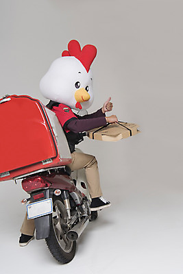 포토 JPG 스튜디오촬영 전신 남자 새해 피자 실내 한명 앉기 옆모습 30대 닭띠 닭 최고 배달원 종업원 닭캐릭터 닭머리 동물탈 인형탈 피자배달원 성인남자한명만 정유년 국내포토 직업 1 뷰포인트 동물캐릭터 모션 조류 패스트푸드 서양음식 사람 내부 장년 십이지신 탈 남자한명만 성인남자만 파일형식 2017년