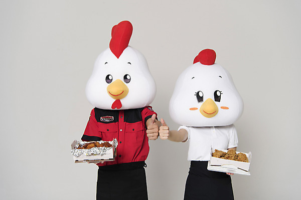 포토 JPG 스튜디오촬영 여자 남자 새해 실내 들기 상반신 두명 앞모습 30대 치킨 닭띠 닭 최고 종업원 닭캐릭터 닭머리 동물탈 인형탈 성인만 정유년 국내포토 직업 뷰포인트 동물캐릭터 모션 조류 사람 내부 장년 십이지신 탈 닭고기요리 파일형식 2017년