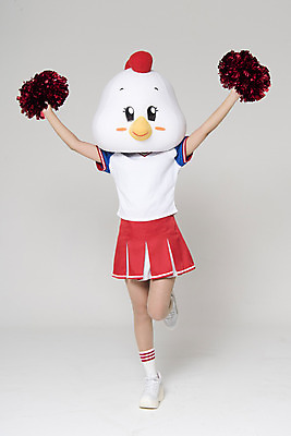 포토 JPG 스튜디오촬영 전신 여자 응원 팔벌리기 새해 실내 한명 앞모습 30대 닭띠 닭 닭캐릭터 치어리더 응원복 응원수술 닭머리 동물탈 인형탈 성인여자한명만 정유년 국내포토 1 옷 뷰포인트 동물캐릭터 모션 조류 사람 내부 장년 응원용품 십이지신 탈 여자한명만 성인여자만 파일형식 2017년